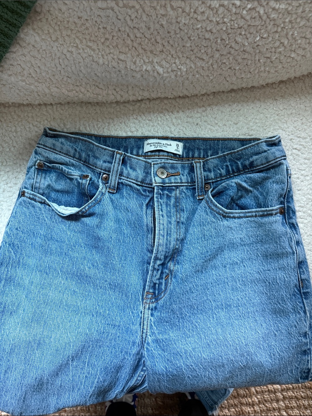 Abercrombie & Fitch 90s Relaxed High Rise Jean - Picture 3 of 3